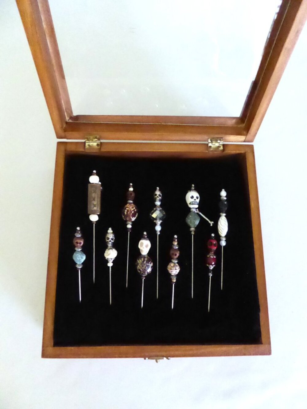 NEW VOODOO DOLL PIN DISPLAY BOX HANDCRAFTED PROP ODDITY CURIOSITIES - Picture 2 of 16